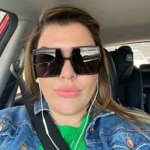 Meet your Posher, Olivia